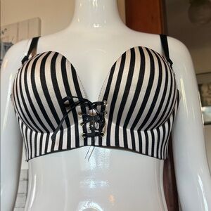 Fall sweet size 38C like new Striped Black and White Bustier Top padded!!!!